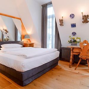 Standard Zimmer mit Kingsize-Bett